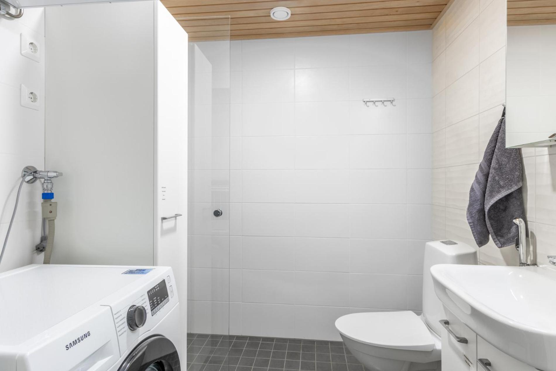 New Studio Apartment With Free Parking 库奥皮奥 外观 照片
